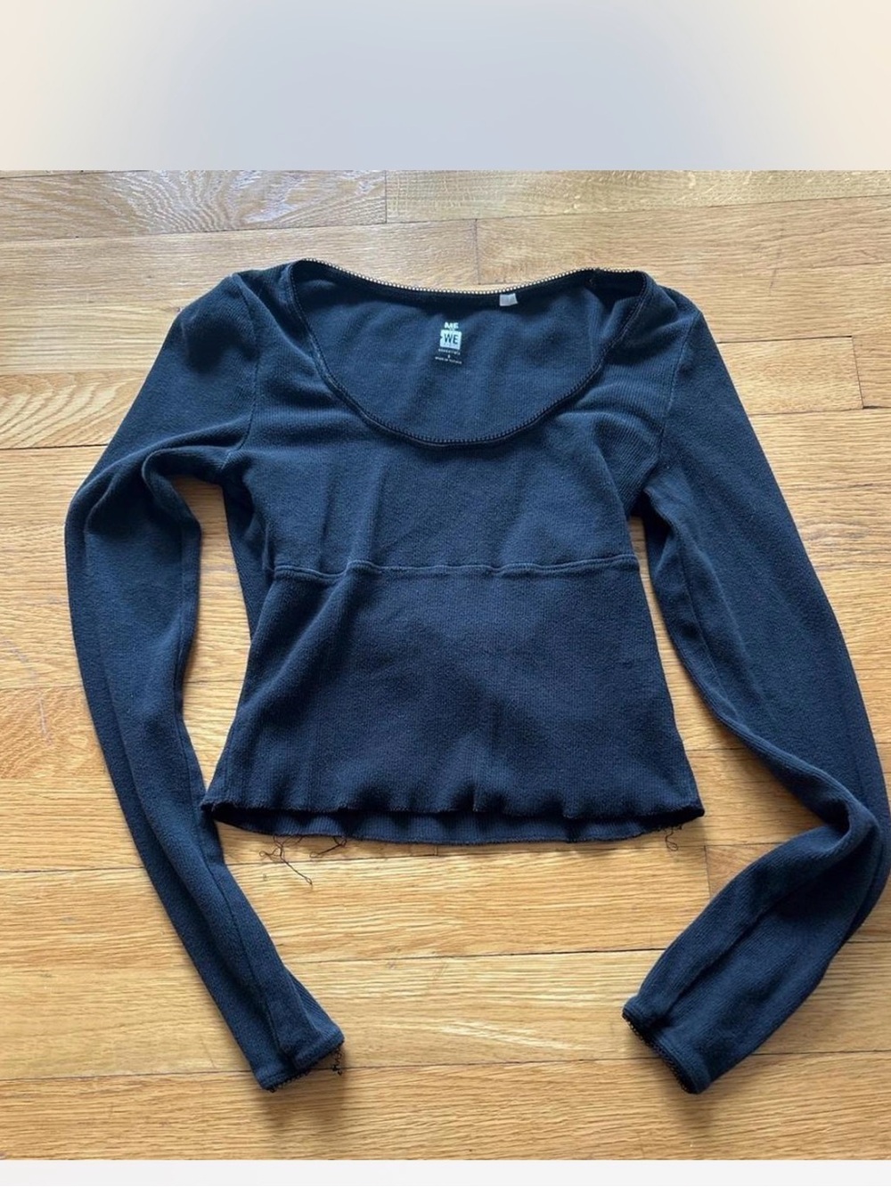 Black Long-Sleeve Scoop Neck Top